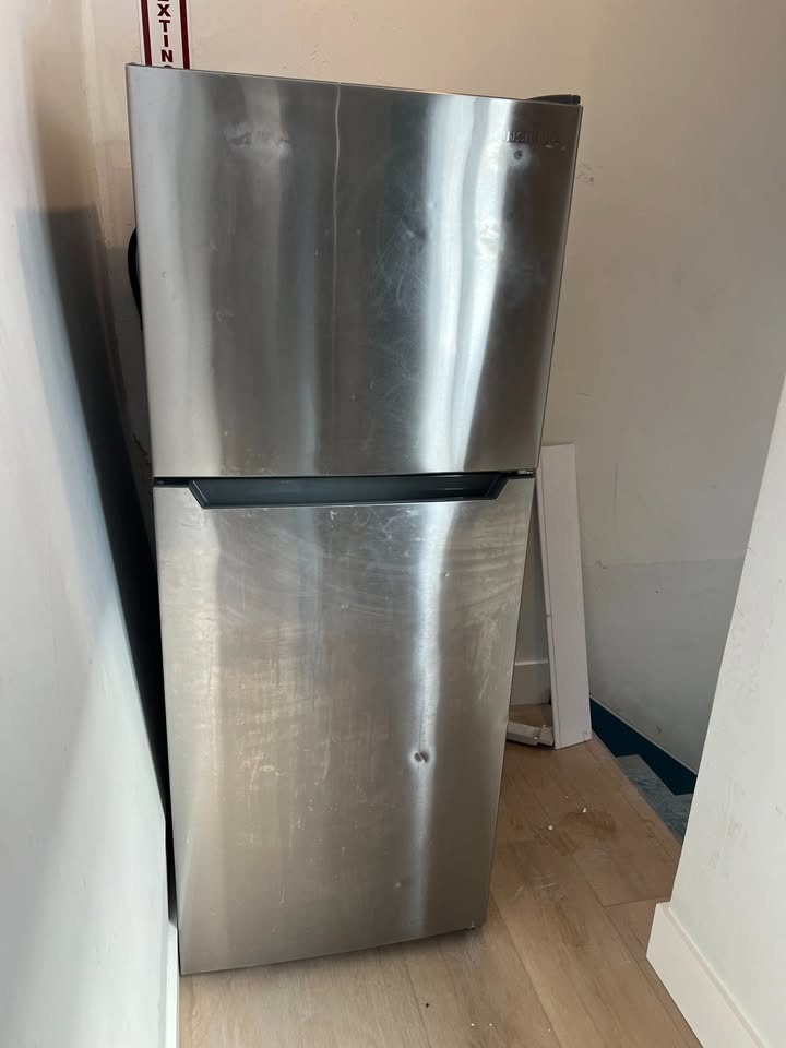 Refrigerator - 24" Top Freezer