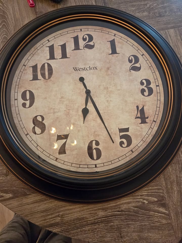 Classic Westclox Wall Clock – Timeless Style