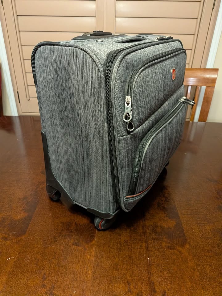 Swiss Gear Rolling Briefcase - photo 2