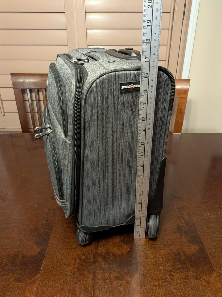 Swiss Gear Rolling Briefcase - photo 3