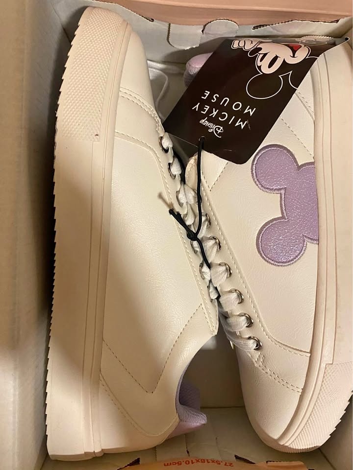 Woman shoes