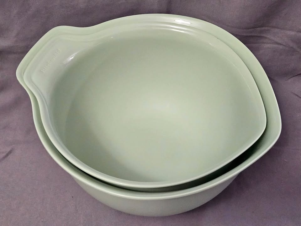 Set of 2 KitchenAid Nesting Mixing Bowls – Pistachio