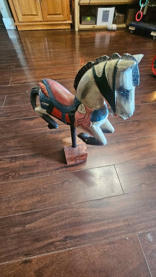 Hand carved antique horse - photo 3