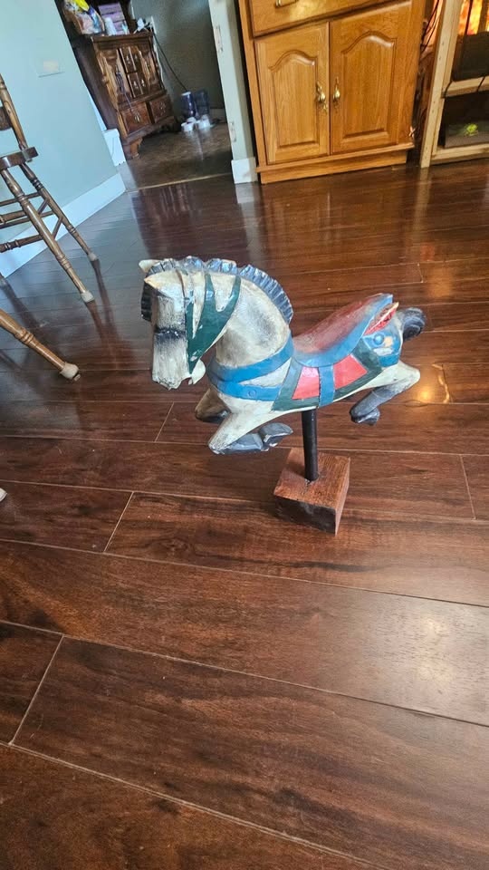 Hand carved antique horse - photo 4