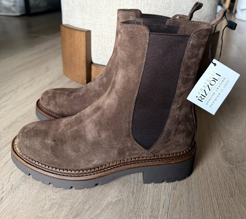 BNWT Women's Genuine Leather Italian Suede Chelsea Boots - Size - photo 2