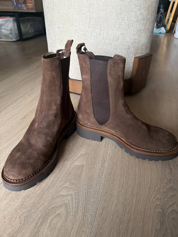 BNWT Women's Genuine Leather Italian Suede Chelsea Boots - Size - photo 5