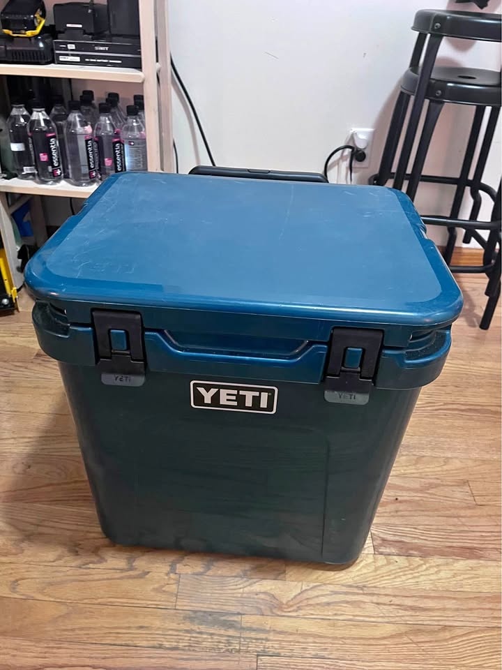 Yeti Cooler Roadie 60 / wheels / handle