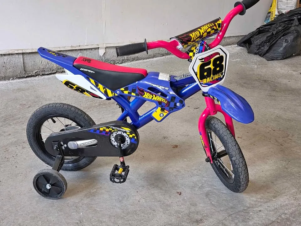 Awesome Hot Wheels 3-4 years old Bike thumbnail