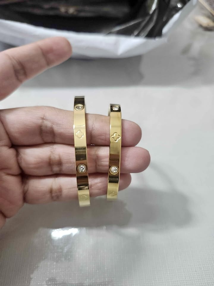 Mother & Daughter 18K Gold-Plated Clover Bracelet Set – 2pcs