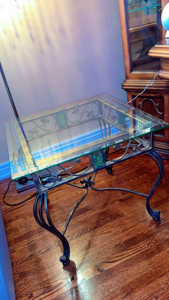 2 Side Tables + Coffee Table - Moving Sale - photo 2