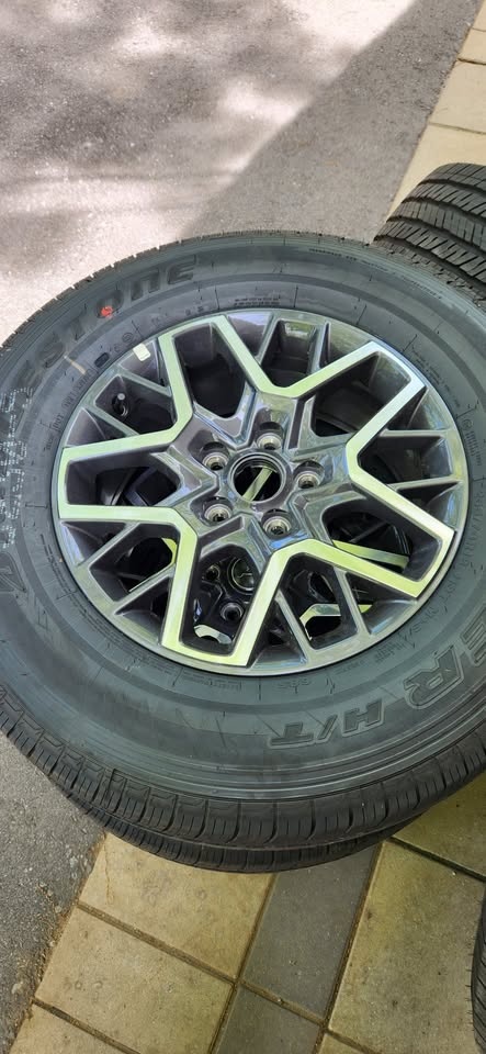 All Season Tires 255/70R18 - photo 3