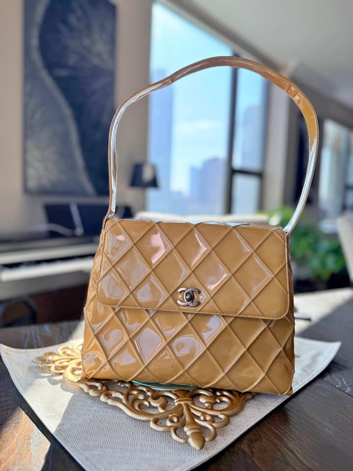 Authentic 😍CHANEL 👛 Quilted Patent Flap Bag Butter Yellow