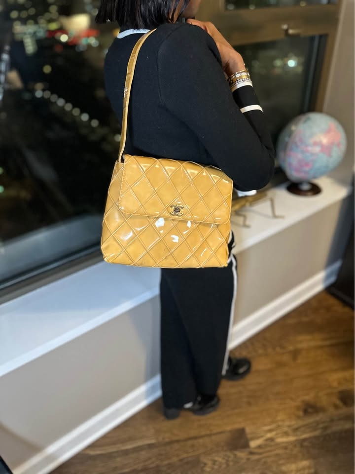 Authentic 😍CHANEL 👛 Quilted Patent Flap Bag Butter Yellow - photo 4