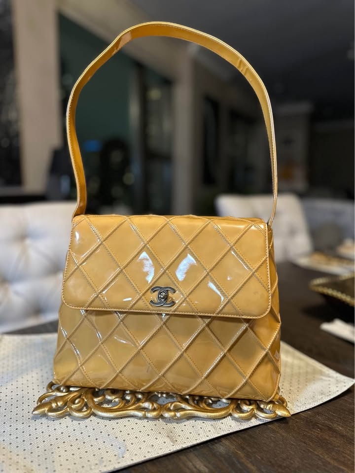 Authentic 😍CHANEL 👛 Quilted Patent Flap Bag Butter Yellow - photo 5