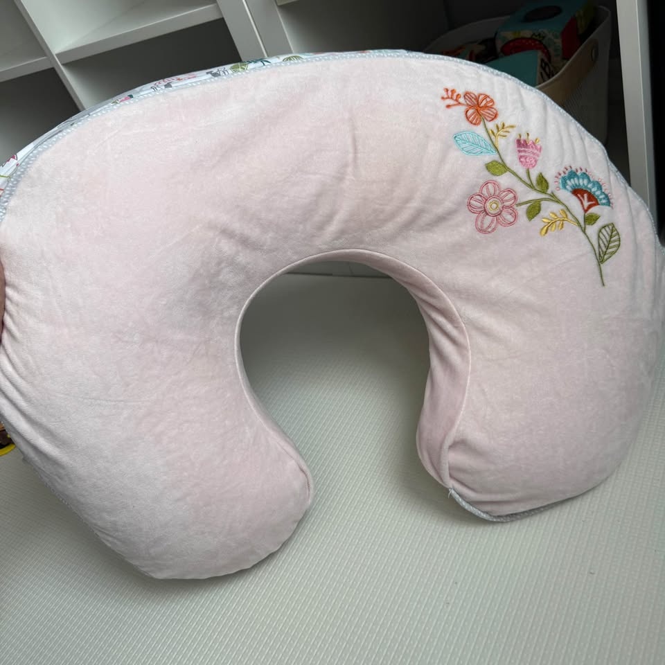 Boppy Luxe Feeding & Infant Support Pillow w/ Covers & Liner - photo 2