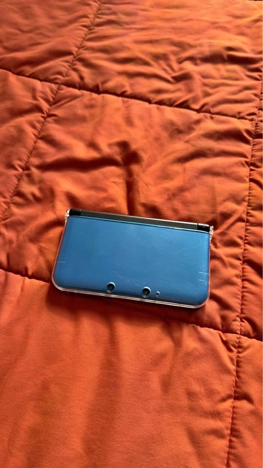Nintendo 3DS XL + Modded - Excellent Condition