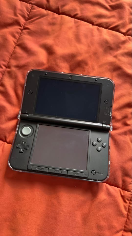 Nintendo 3DS XL + Modded - Excellent Condition - photo 3