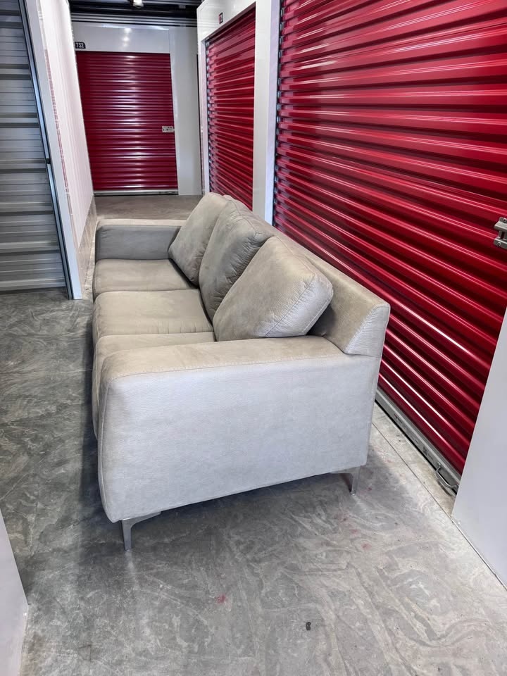 Grey Cozy Couch DELIVERY AVAILABLE - photo 2