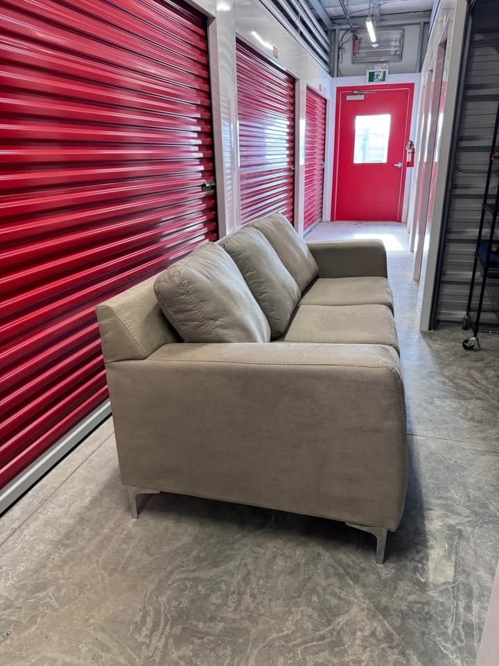 Grey Cozy Couch DELIVERY AVAILABLE - photo 3