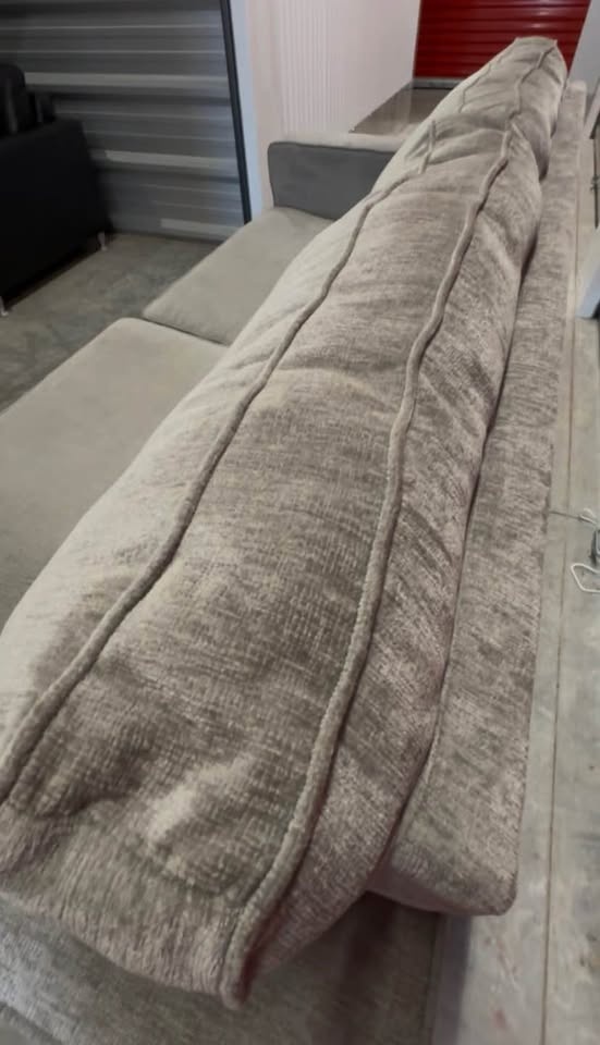 Like-New Grey Sofa DELIVERY AVAILABLE - photo 4