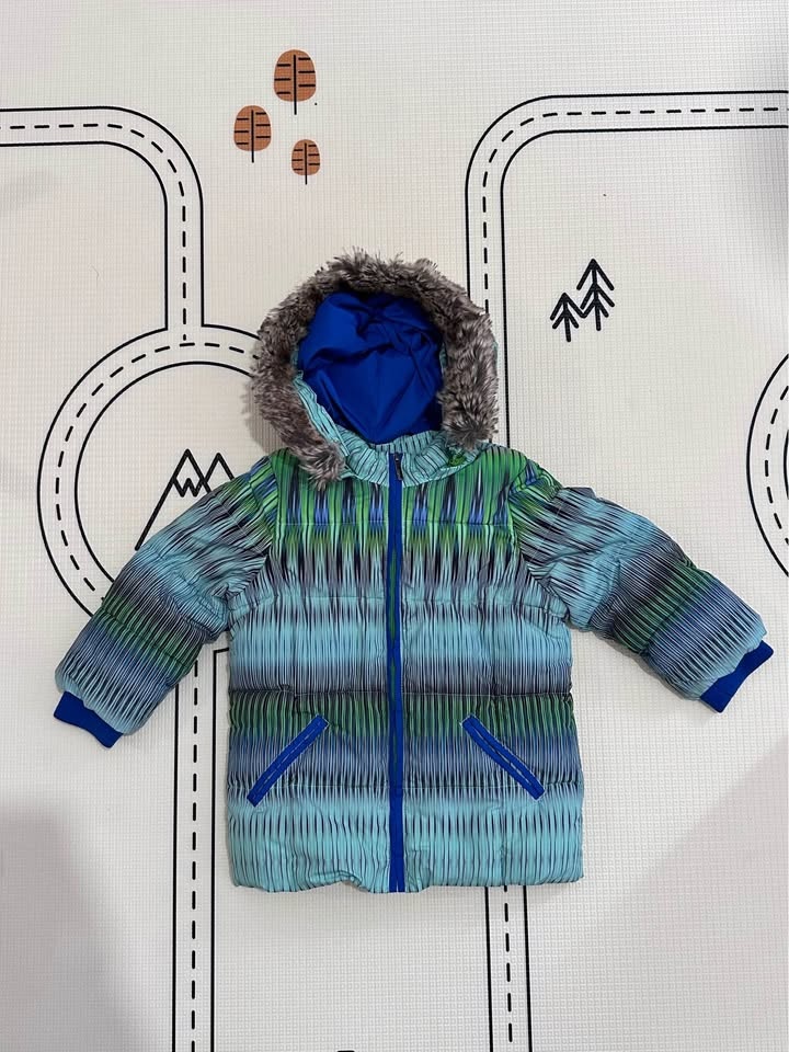 Kids winter jacket with removable fur