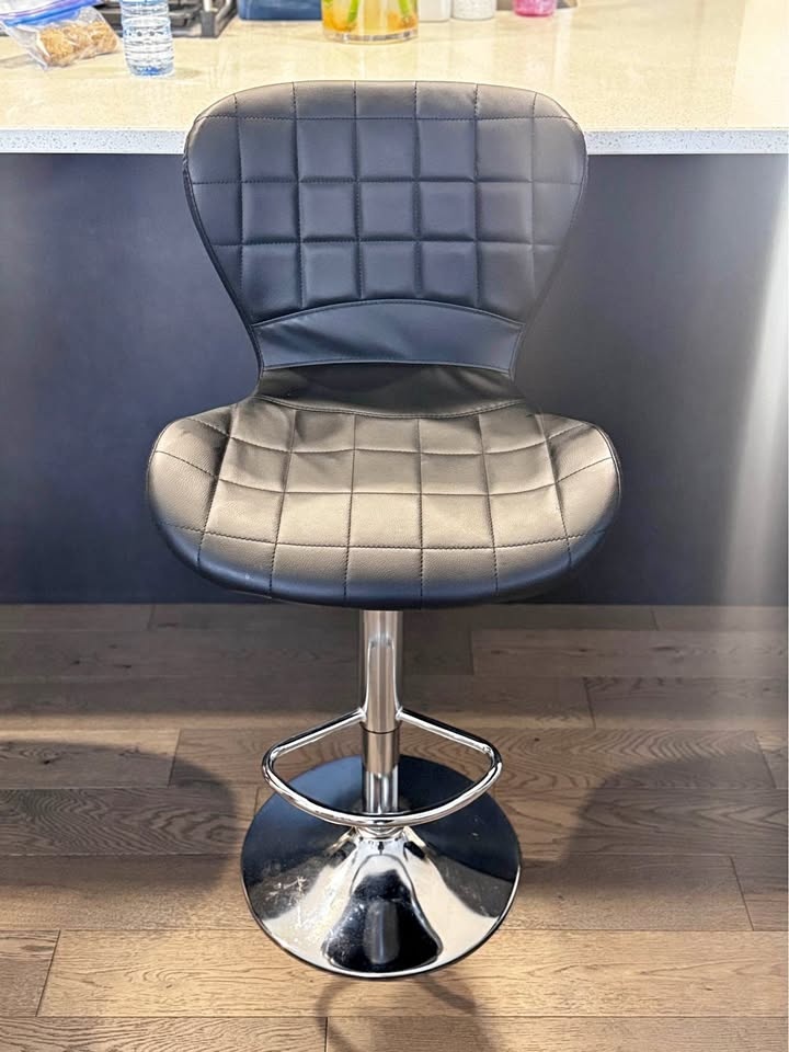 3 Island Chairs - Black Leather