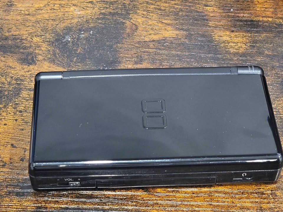 Nintendo DS Lite (Clean)