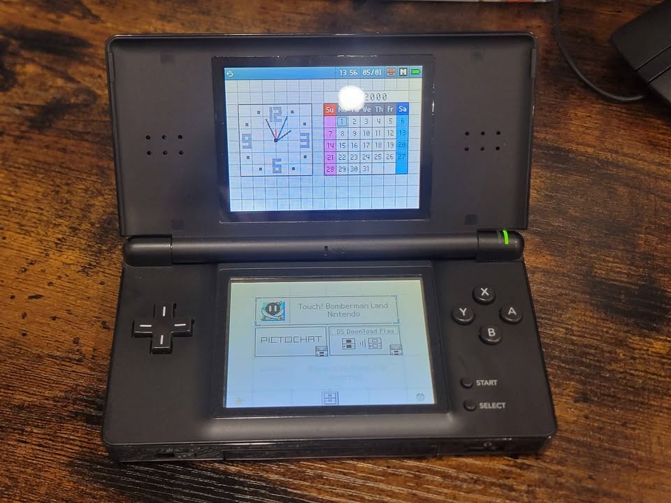 Nintendo DS Lite (Clean) - photo 2