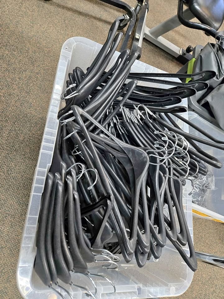 Retail top hangers - 100 pcs.