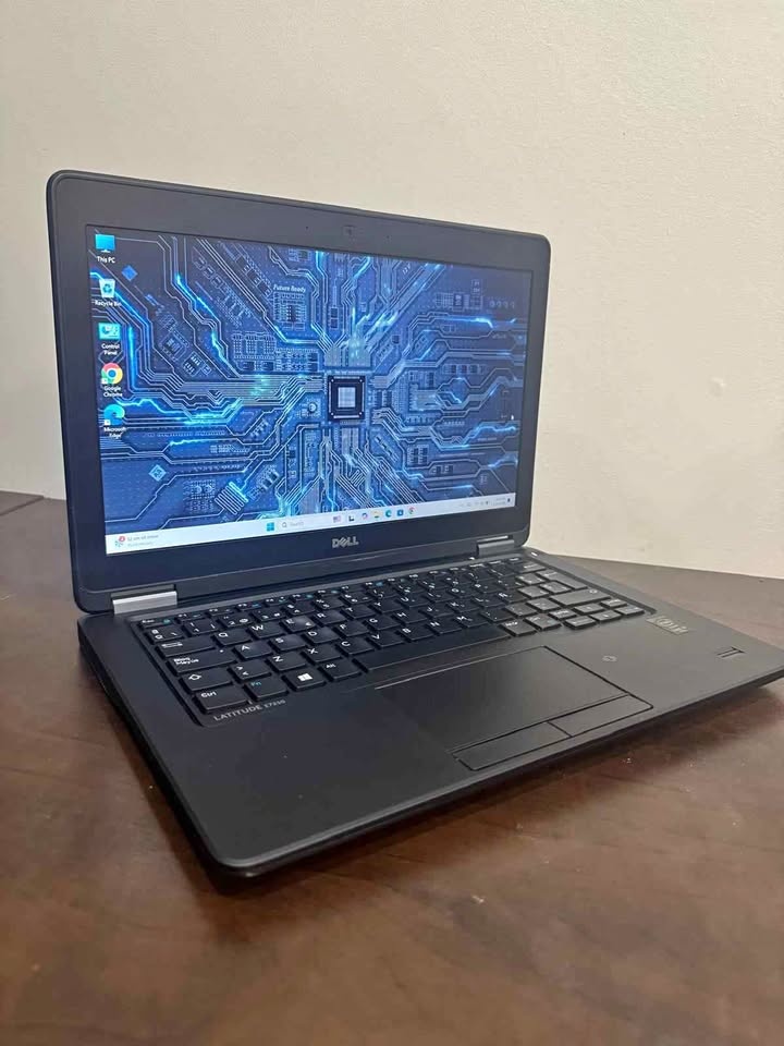 Dell Latitude E7250 Laptop - Core i5, 8GB RAM, 256GB SSD