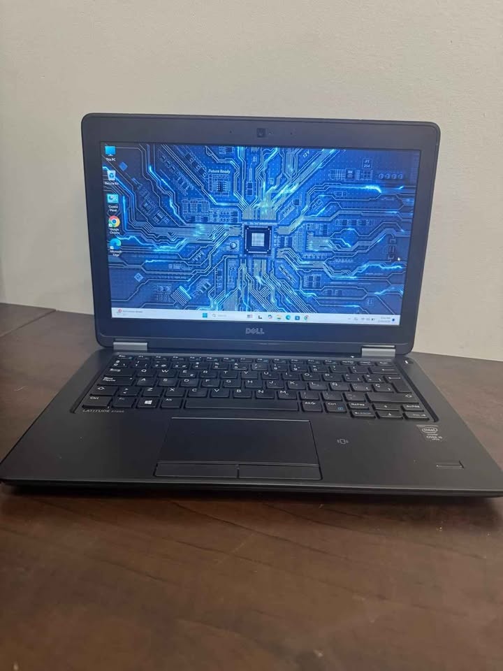 Dell Latitude E7250 Laptop - Core i5, 8GB RAM, 256GB SSD - photo 2