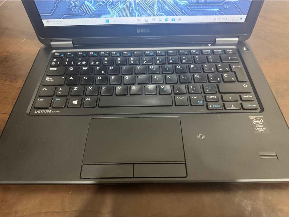 Dell Latitude E7250 Laptop - Core i5, 8GB RAM, 256GB SSD - photo 4