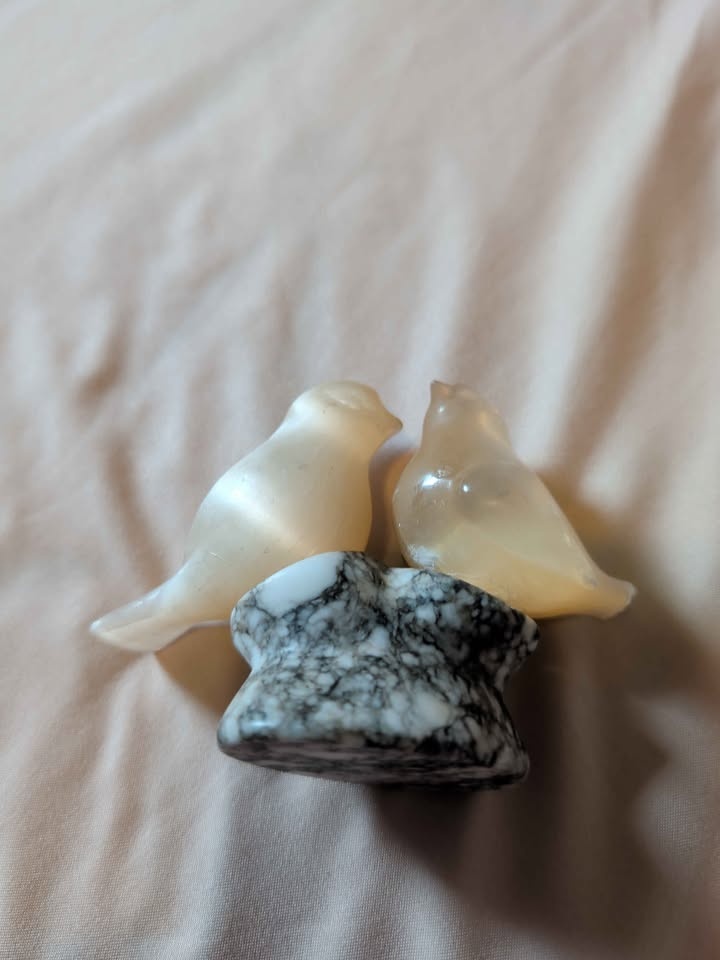 vintage carved lovebirds - photo 2