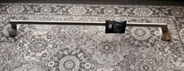 Umbra Caspia 29 Inch Towel Bar. Never been installed.