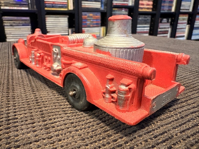 Vintage 50’s AUBURN Rubber Fire Truck. - photo 3