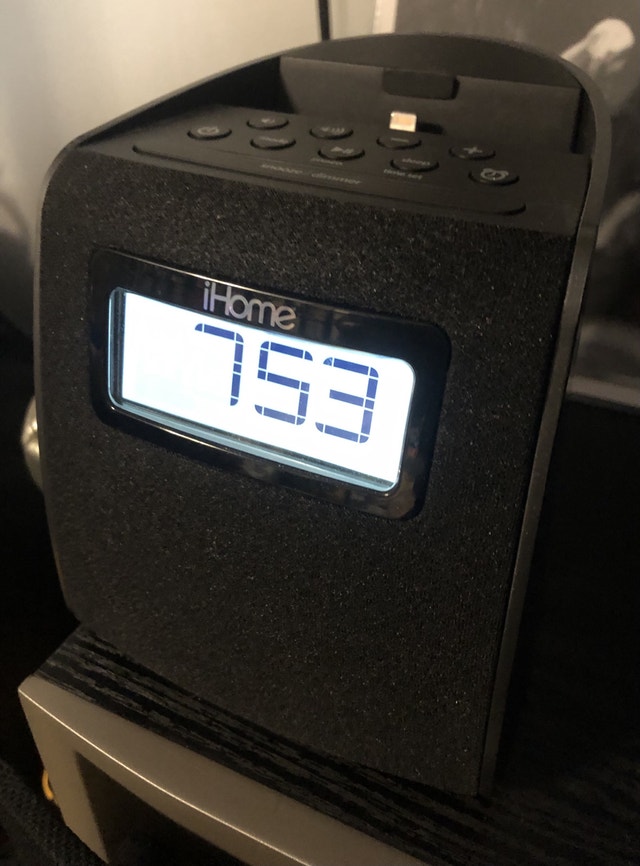 Home iPL22 Stereo FM Clock Radio with Lightning Dock - photo 4