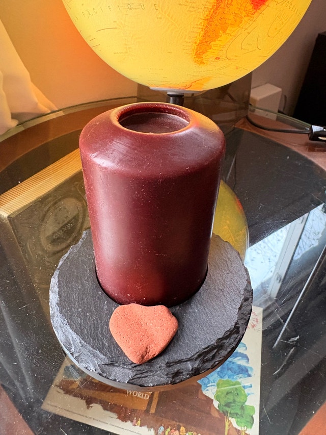 Round Stone Candle Holder with Heart Shaped Rock