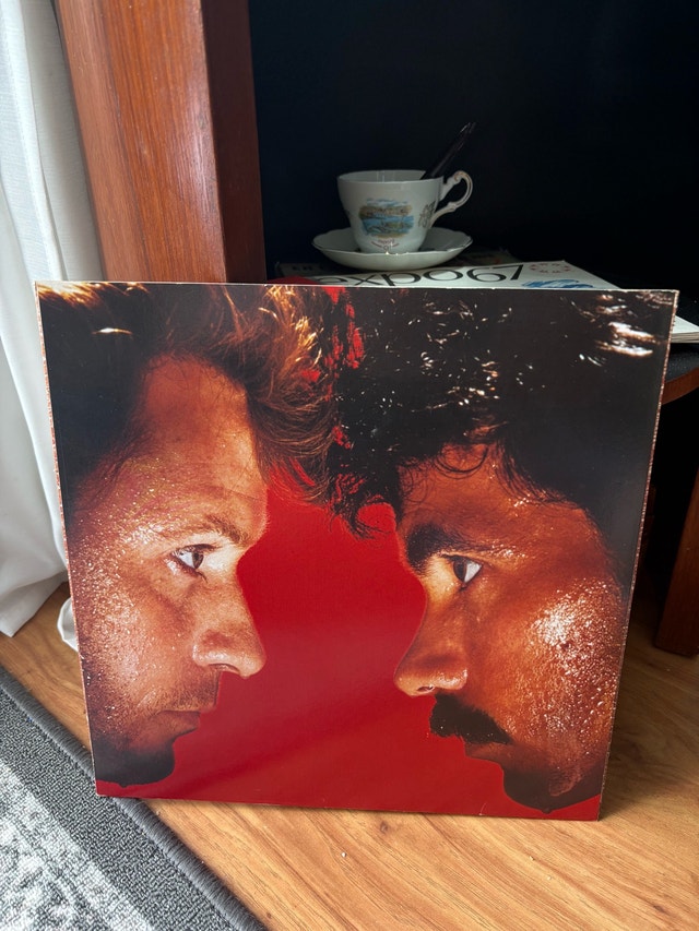 1982 Daryl Hall & John Oates Vinyl Album H2O (Maneater) - photo 2
