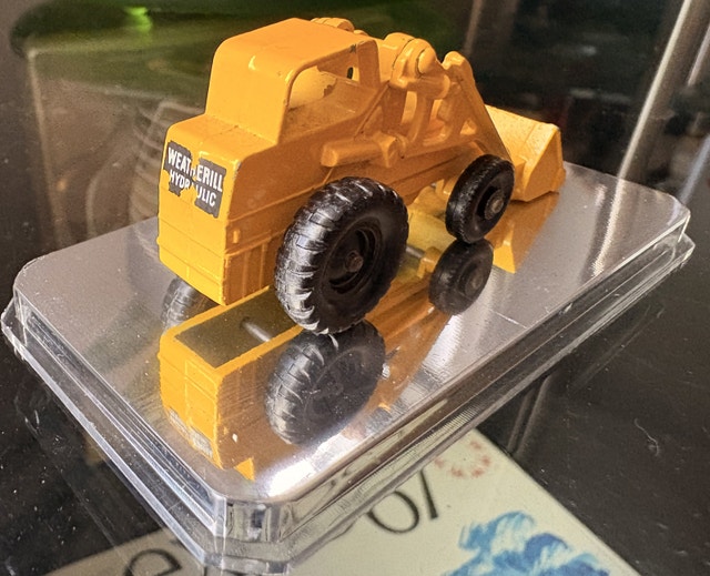 LESNEY MATCHBOX No. 24 Weatherhill Hydraulic Excavator - photo 2