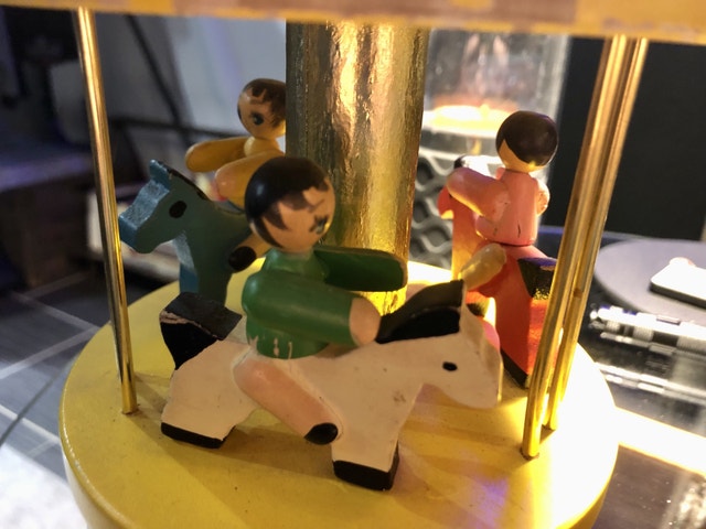 Vintage 70’s wooden carousel music box toy. - photo 4