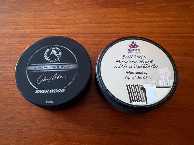Hamilton BULLDOGS AHL Hockey Team Pucks - photo 2