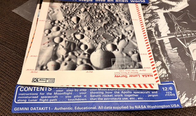 Original NASA "Touchdown on the Moon" Spacecraft Toy Kit - photo 4