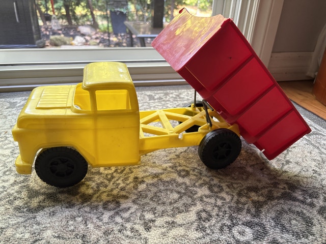 Vintage LOUIS MARX 1960’s large plastic toy