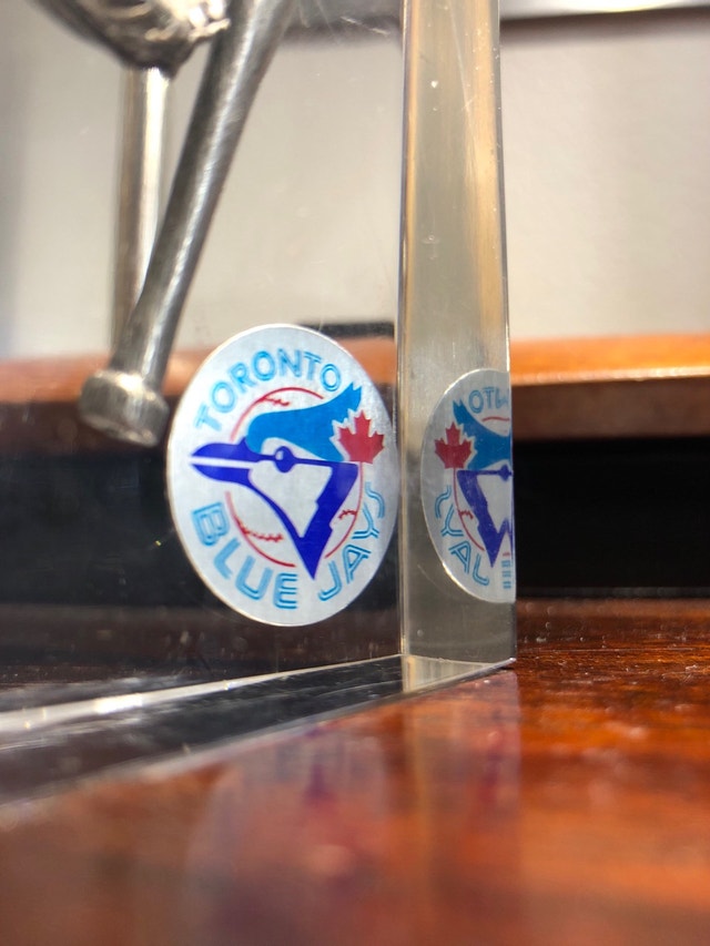 Toronto Blue Jays Plexiglass Baseball Glove & Bat Paperweight - photo 4