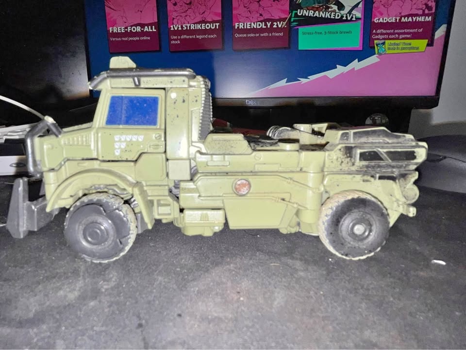 Transformers The Last Knight Deluxe Class Hound