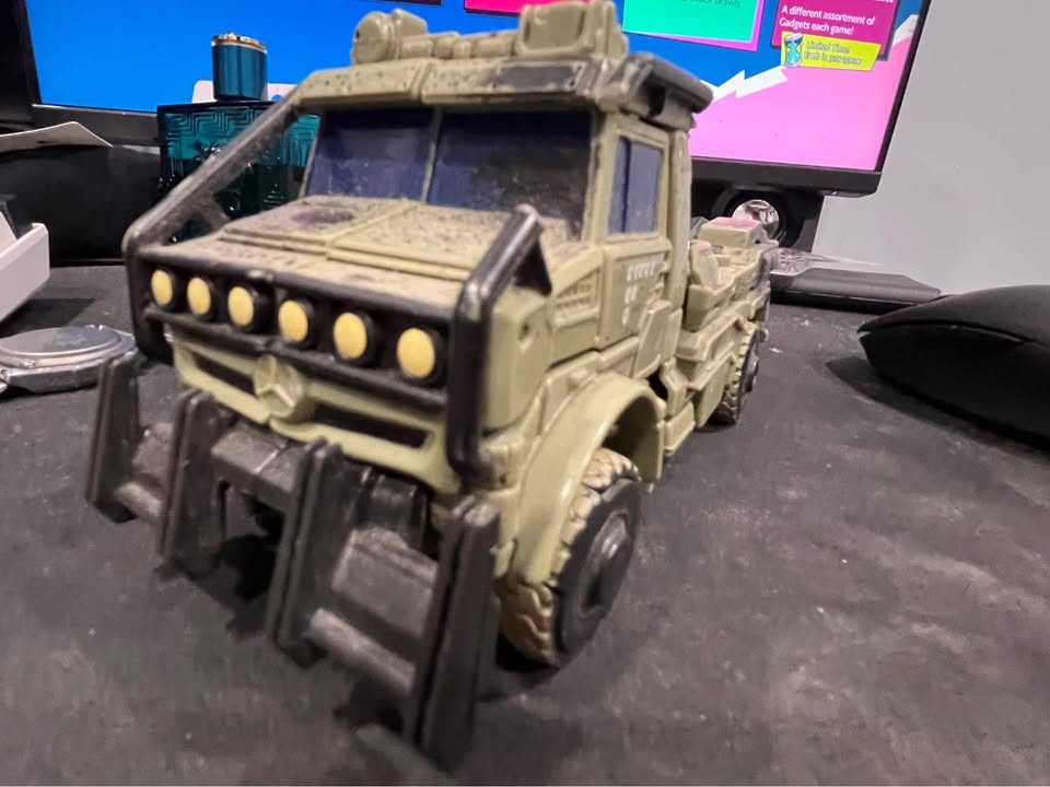 Transformers The Last Knight Deluxe Class Hound - photo 2