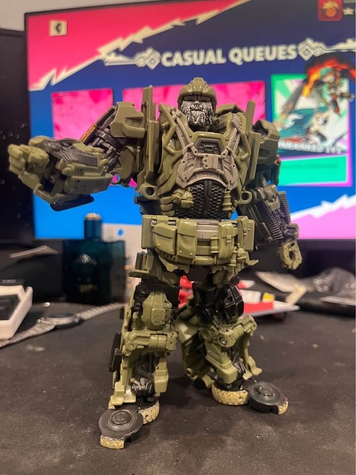Transformers The Last Knight Deluxe Class Hound - photo 4