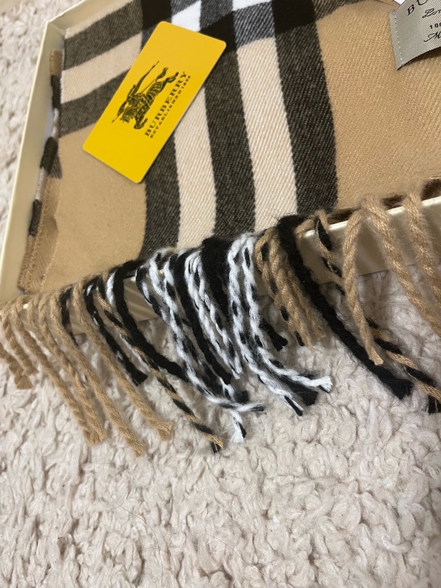 Burberry scarf - photo 4