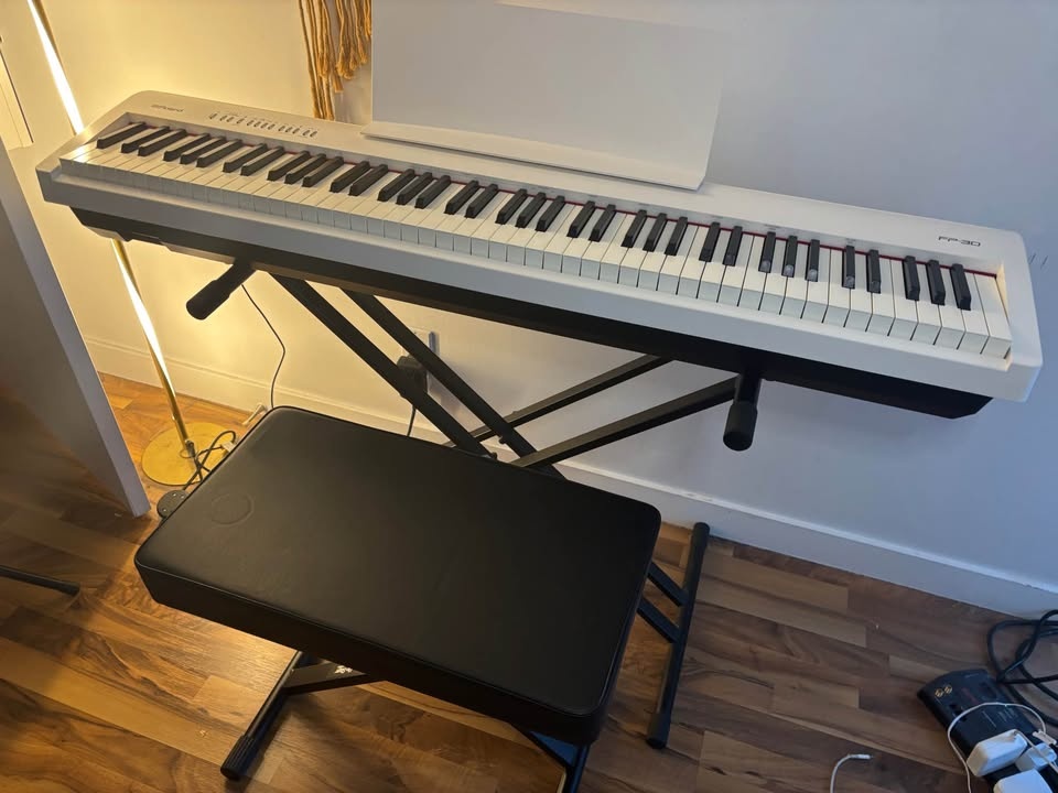 Roland FP-30 Digital Piano + Stand + Bench + Dust Cover + Pedal - photo 2