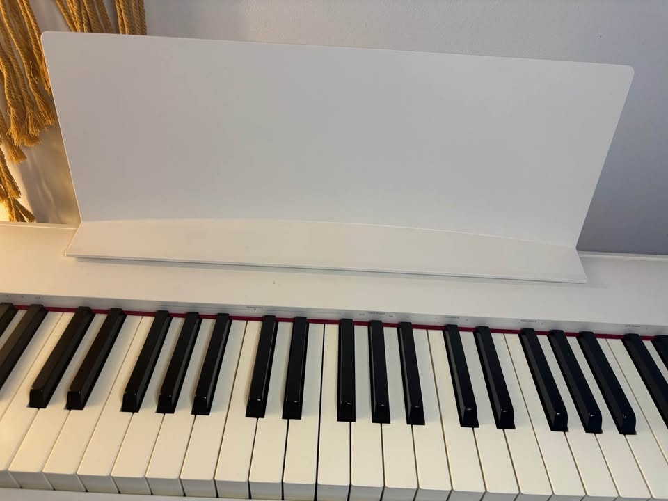Roland FP-30 Digital Piano + Stand + Bench + Dust Cover + Pedal - photo 4